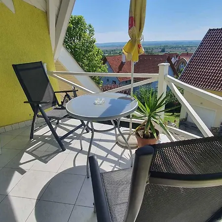 In Fonyod/balaton 18581 Apartment